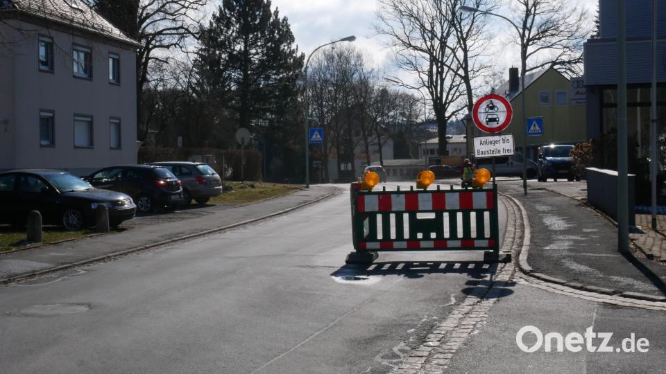 Bereits an der Abzweigung zur Lämmerstraße ist die Pfaffenreuther Straße nur noch für Anlieger bis zur Baustelle freigegeben. Bild: hmr