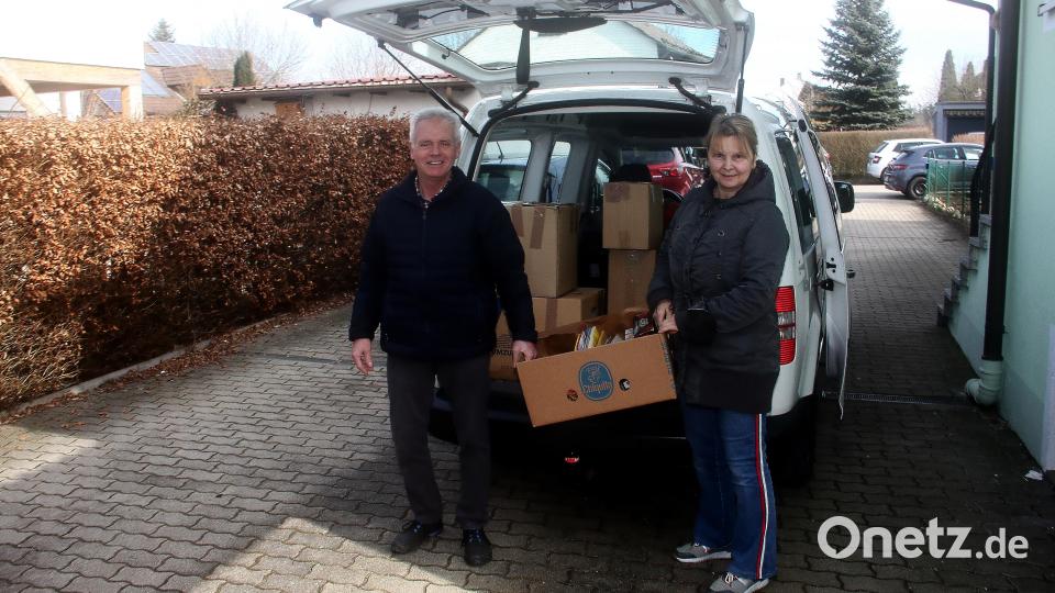 Zu den vielen Spendern, die schon Sachen vorbeigebracht haben, gehören auch Kornelia und Herbert Blei aus Tirschenreuth. Bild: wro