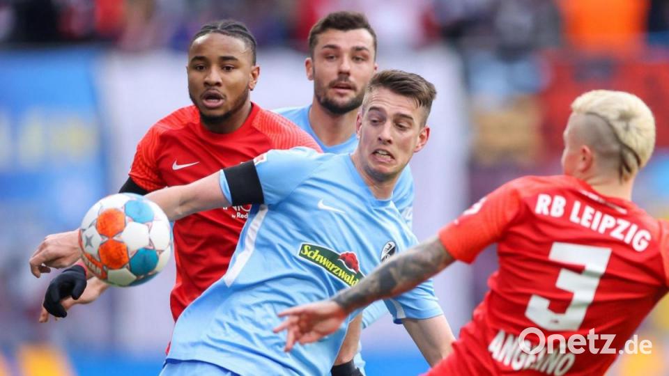 Freiburgs Janik Haberer und Angelino von RB Leipzig im Zweikampf um den Ball. Bild: Jan Woitas/dpa-Zentralbild/dpa