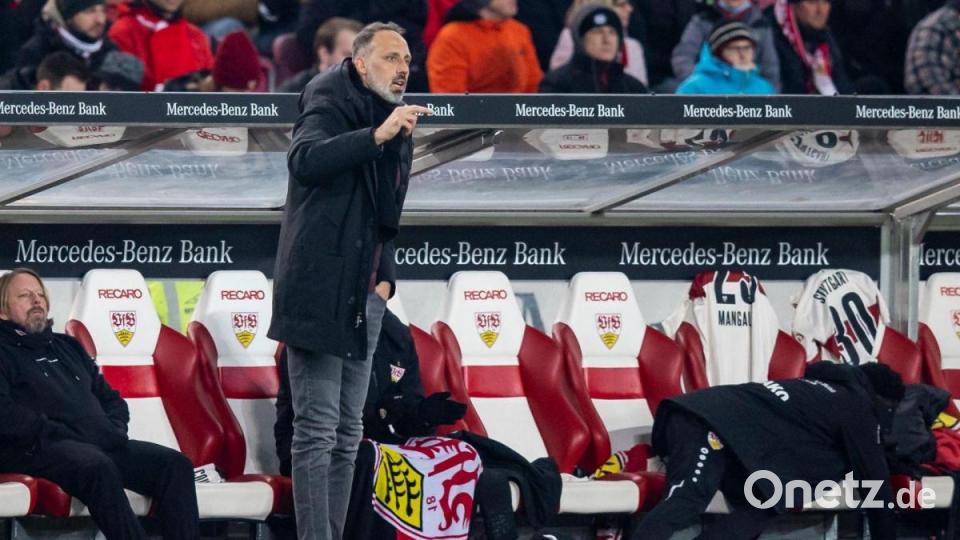 Stuttgarts Trainer Pellegrino Matarazzo coachte sein Team nach 0:2-Rückstand noch zum Sieg. Bild: Tom Weller/dpa
