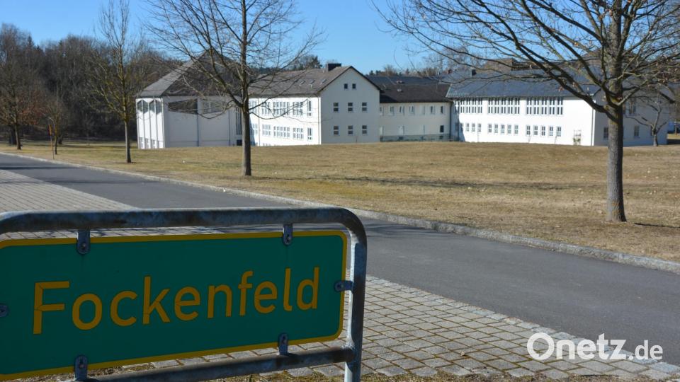 Einen guten Kilometer von Konnersreuth entfernt liegt Fockenfeld. In den drei langgezogenen Gebäuden des ehemaligen Seminarbereichs stehen jetzt die ersten Zimmer für Menschen aus der Ukraine zur Verfügung. Bild: jr