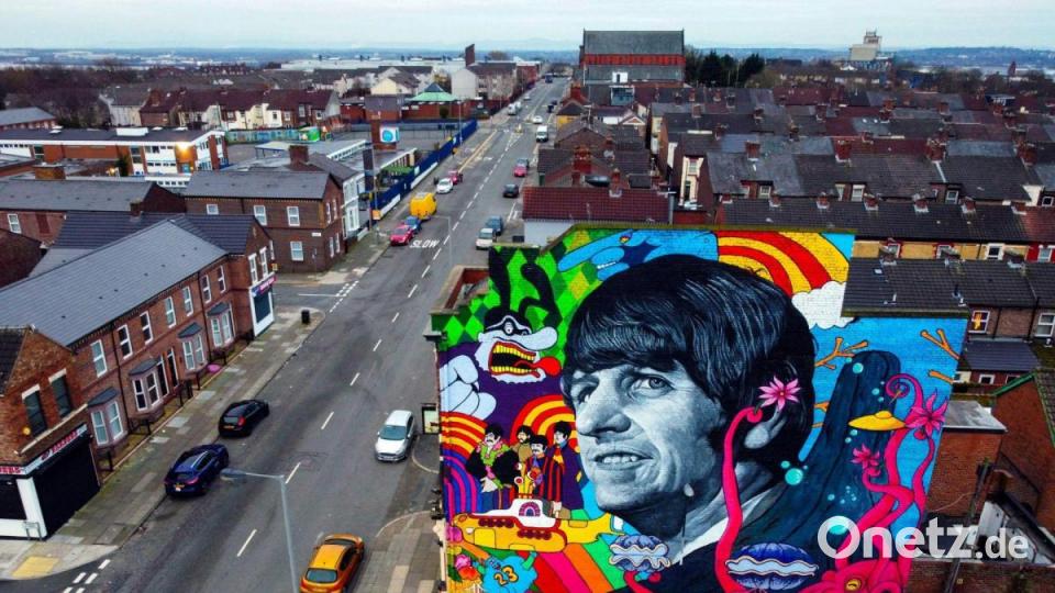 Ein Porträt des ehemaligen Bandmitglieds der Beatles, Ringo Starr, wurde an die Wand gegenüber seines Elternhauses in Liverpool gemalt. Bild: Peter Byrne/PA Wire/dpa
