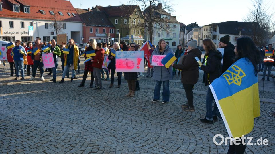 Am Unteren Marktplatz fand eine kurze Kundgebung statt. Bild: jr