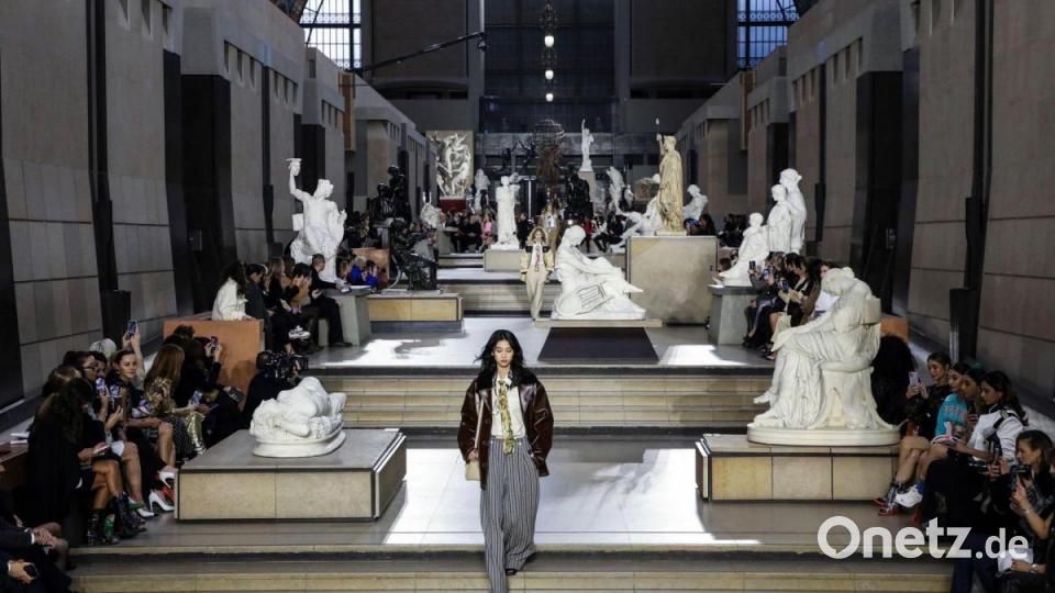 Die angesagtesten Styles für den Herbst/Winter 2022-2023 wurden bereits jetzt auf der Fashion Week in Paris vorgestellt. Hier wird die Modekollektion von Louis Vuitton präsentiert. Bild: Vianney Le Caer/Invision/AP/dpa