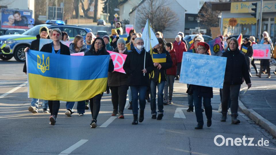 Von der Marktredwitzer Straße aus bewegte sich der Demonstrationszug in Richtung Innenstadt. Bild: jr