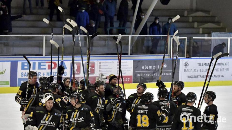 Freude pur bei den Cracks des ERSC Amberg nach dem Einzug in die Play-Offs. Bild: Hubert Ziegler