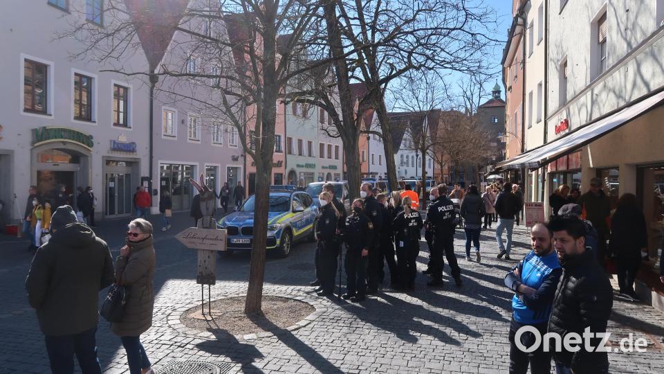Große Polizeipräsenz in der Innenstadt. Bild: uz