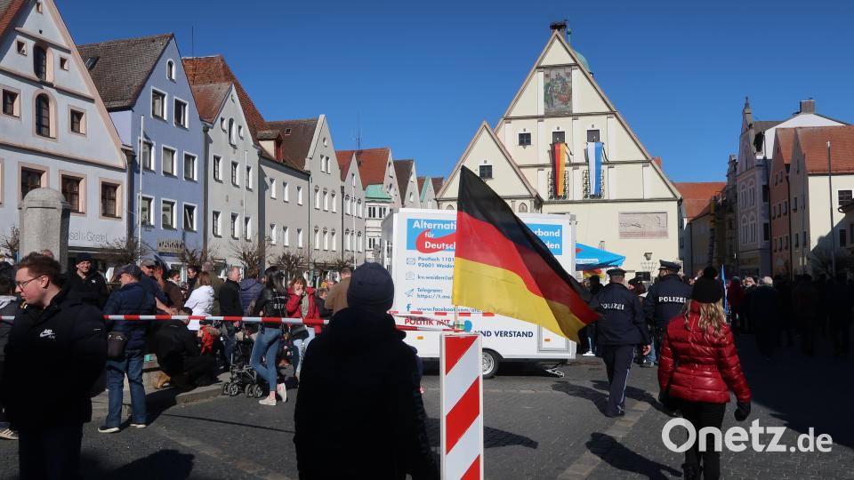AfD-Kundgebung am Oberen Markt. Bild: uz