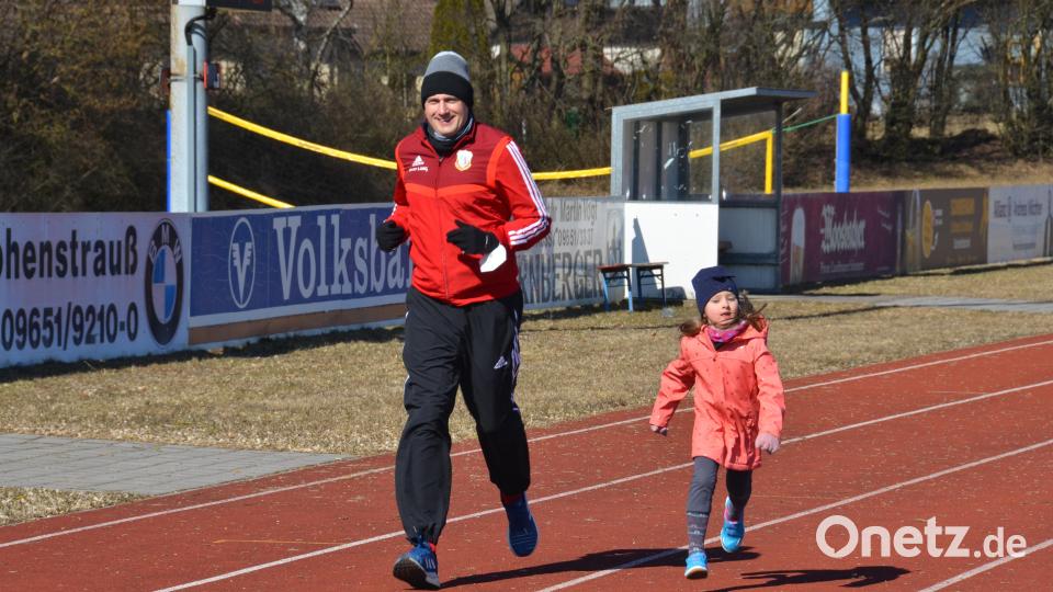Zweiter Bürgermeister Uli Münchmeier war mit Töchterchen Elena mehrere Runden unterwegs. Bild: dob