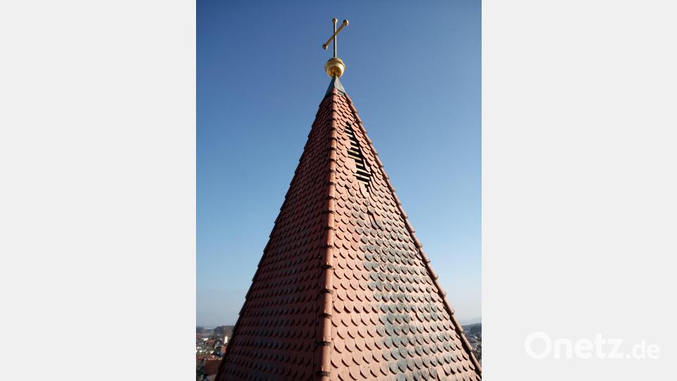 Sturmschaden an der Frauenkirche direkt unterm Kreuz. Bild: oe