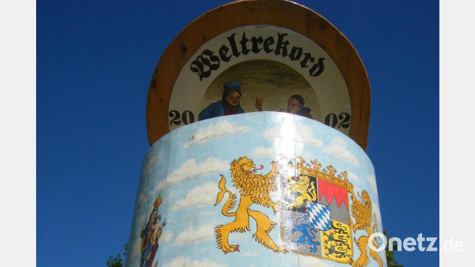 Auch der Weltrekord-Bierkrug rückt heuer wieder in den Mittelpunkt. Archivbild: bgl