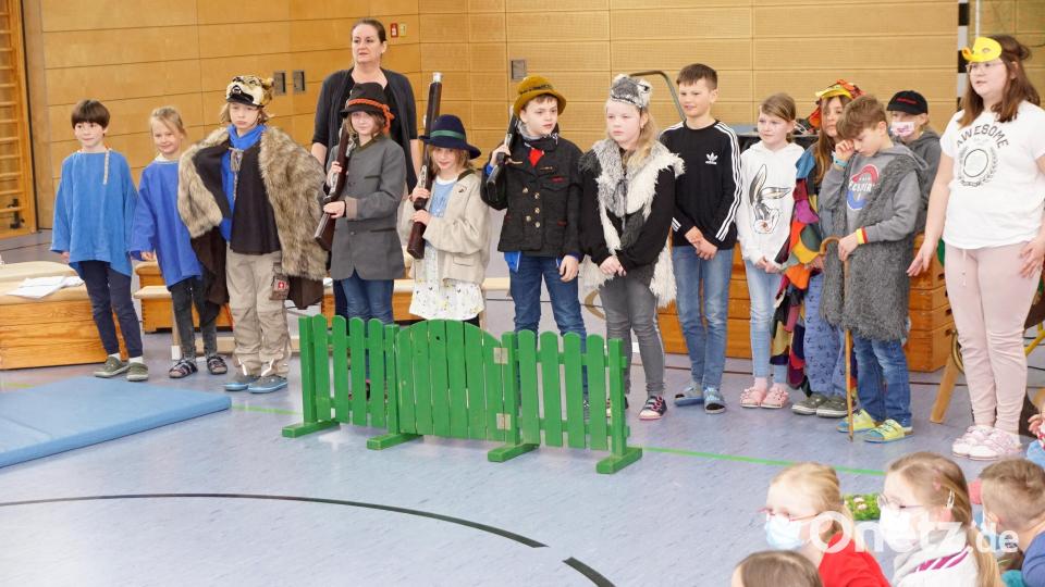 Mit viel Applaus wurden die Darsteller verabschiedet. Bild: bkr