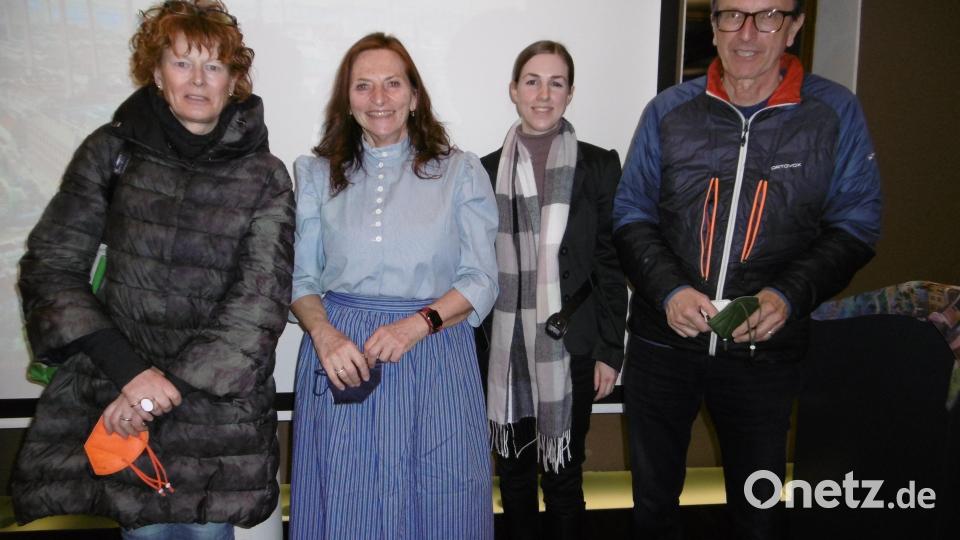 Annette Baumann, Hannelore Zapf, Julia Riß und Georg Baumann (von links) freuten sich über viele Zuhörer. Bild: mma