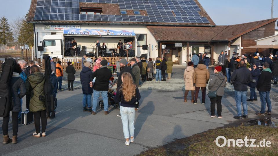 Schon am Samstagnachmittag hatte sich der ATS-Parkplatz gut gefüllt. Bild: jr