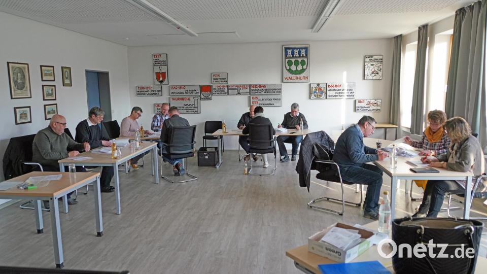 Die Stimmauszählung der Pfarrgemeinderatswahlen in Waldthurn erfolgte im Rathaussaal. Bild: fvo