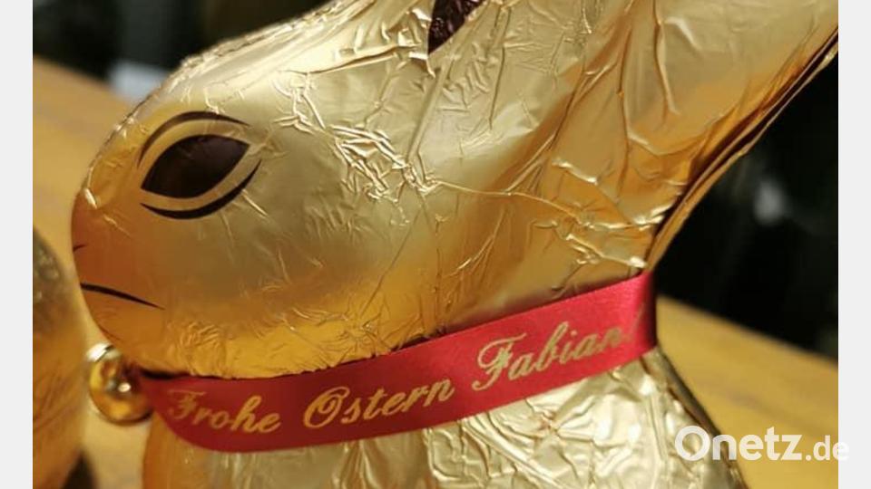 Osterhase mit Wunsch-Namensbändchen Bild: Bianca Liebermann/exb