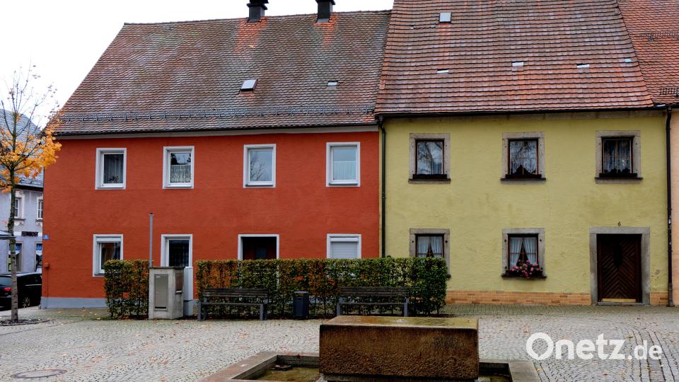 Die Marktplatz-Anwesen 6 und 8, im Volksmund Huterbauer und Hartlmartin, sollen im Rahmen des ISEK saniert werden. Bild: le