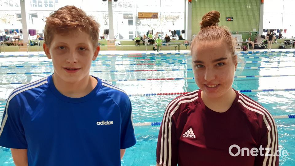 Leonhard Fütterer (links) und Hanna Hirsche vom Tirschenreuther Schwimm-Club schafften bei den bayerischen Meisterschaften den Sprung ins 200 m Schmetterlingsfinale der Herren und Damen. Bild: rbg