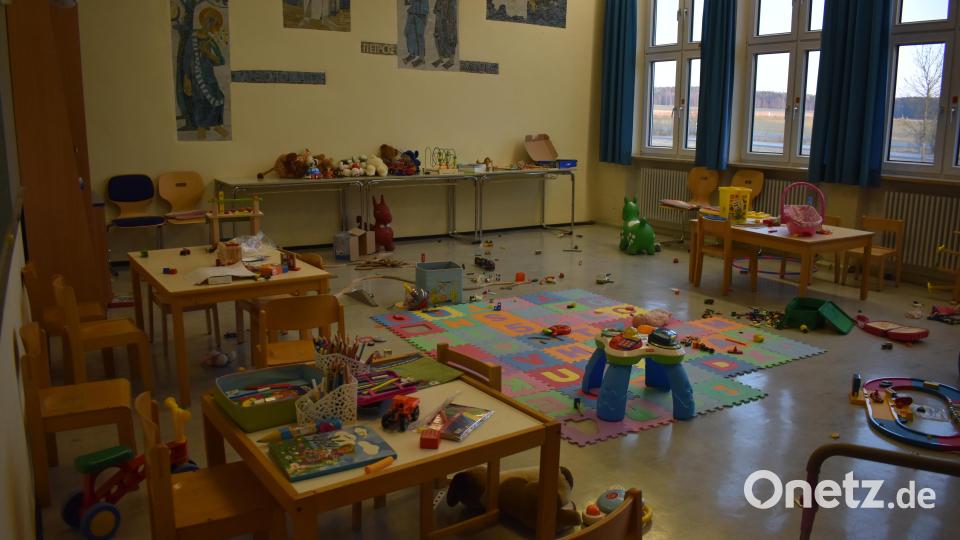 In der Notunterkunft in Fockenfeld wurde ein Raum für Kinder eingerichtet. Dort sind viele verschiedene Spielzeuge zu finden. Bild: lue