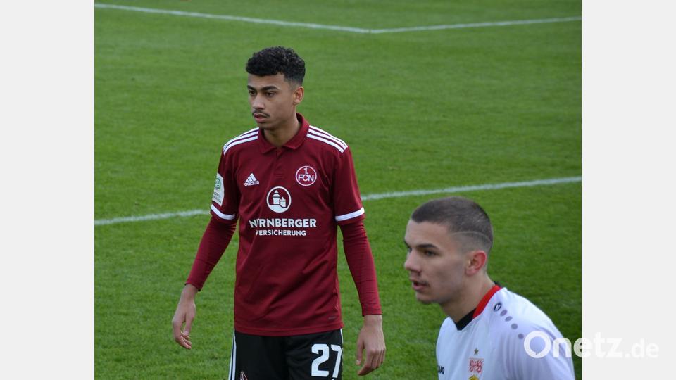 Nathaniel Brown (links) spielt normalerweise in der A-Jugend des Clubs, in der Länderspielpause trainiert er bei den Profis mit. Bild: mr