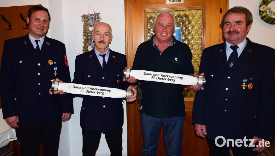 Verabschiedet wurden (von links) der bisherige Kommandant Eberhard Luber sowie die beiden &quot;Feuerwehr-Rentner&quot; Alfons Rubenbauer und Hans Luber durch den Vorsitzendem Erwin Pirner. Bild: no