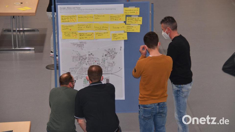 Auf gelben Haftzetteln hatten die Teilnehmer ihre Projektideen notiert. Bild: ak