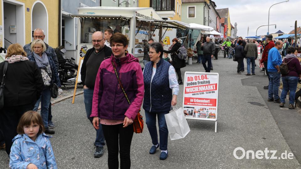Fleißig Werbung wurde für den ersten &quot;Erbendorfer Wochenmarkt&quot; am kommenden Freitag gemacht. Bild: njn