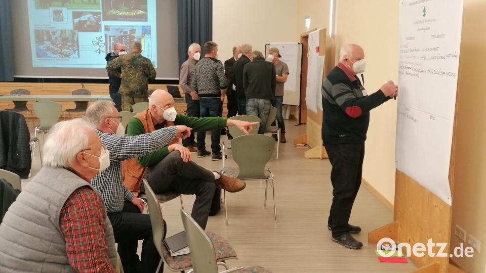 Diskutieren und Ideen sammeln: Die Oberviechtacher waren beim Workshop voll dabei. Bild: Winderl, Kristin [wrl]