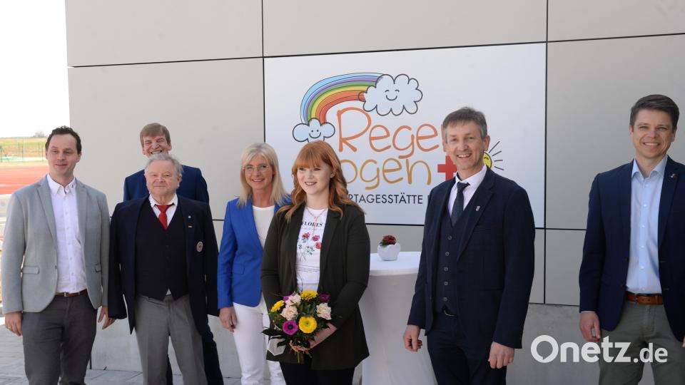 Staatsministerin Ulrike Scharf (Mitte) wurde von BRK Geschäftsführer Sebastian Schaller, stellvertretendem Landrat Michael Rieschke, BRK Vorsitzendem Gerd Geismann, Leiterin Katharina Reiff Bürgermeister Albert Geitner und dessen Stellvertreter Achim Kuchenbecker begrüßt. Bild: Andreas Brückmann