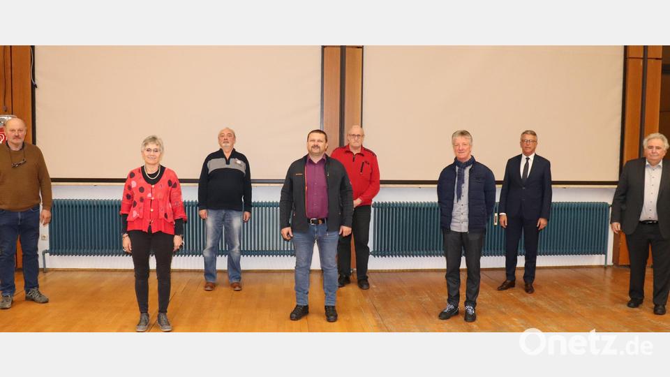 Der neue Vereinsbeirat mit Bürgermeister Franz Stahl (von links), Karl Schwägerl, Doris Rösch, Sprecher Peter Geyer, seinen Stellvertreter Klaus Burkhard, Josef Birkner, Vinzenz Rahn und Peter Gold. Bild: Stadt Tirschenreuth/exb