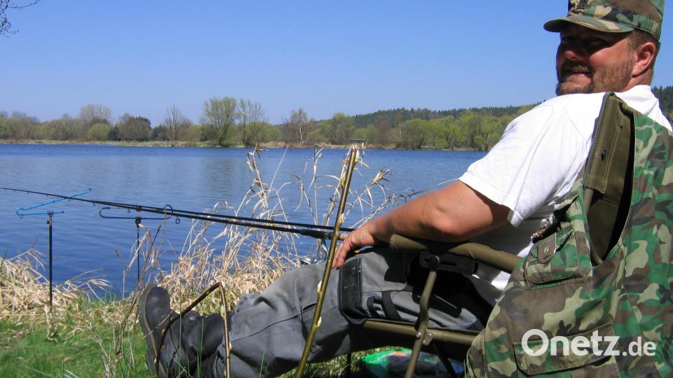 Für einen vergnüglichen Angeltag am Weiher sollte man auch die entsprechende Ausrüstung mitbringen. Archivbild: Kunz