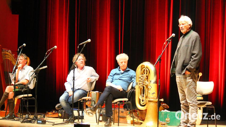 Gerhard Polt und die Well-Brüder begeisterten am Dienstagabend in Max-Reger-Halle. Bild: stg