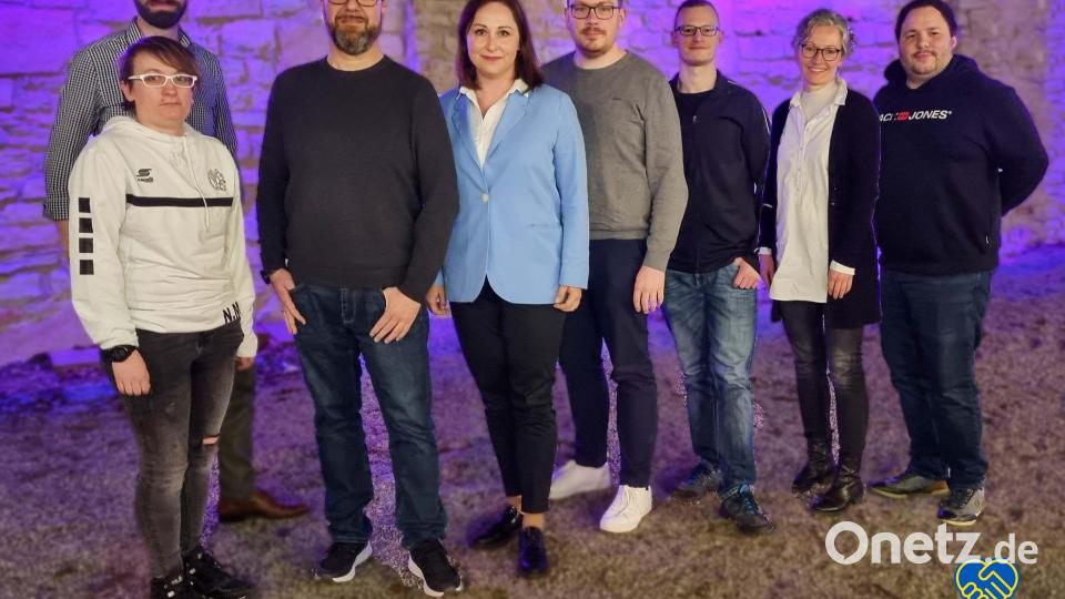 Der frisch gewählte Gesamtvorstand von „Zamhaltn“: Simon Sturm, Nicole Müller, Michael Sandner, Anna Seliger, Manuel Altmann, Ben Gäbl, Katrin Schön und Benjamin Lanzendörfer (von links). Bild: Rainer Sandner/ exb