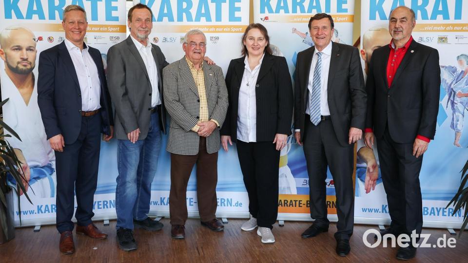 Josef Pflaum (rechts) ist seit Sonntag Mitglied im Bayerischen Karatebund und als Schatzmeister für die finanzielle Entwicklung zuständig. An seiner Seite Präsident Wolfgang Weigert, mit dem ihn eine jahrelange sportliche Freundschaft verbindet. Bild: dob