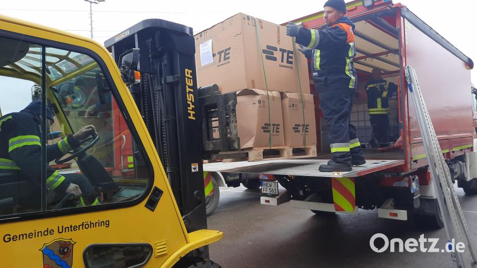 In Unterföhring werden die Sachen verladen. Bild: bey