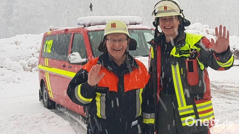 Der alte und der neue Kreisbrandinspektor: Hubert Blödt (links) scheidet aus dem aktiven Dienst aus, Armin Daubenmerkl (rechts) wird sein Nachfolger. Archivbild: egl