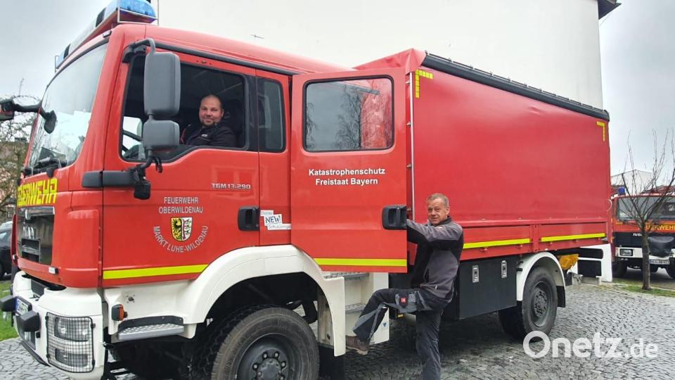Andreas Seiffert steuert den Logistik-LWW auf der ersten kurzen Etappe nach Unterföhring. Ablösen auf dem Fahrersitz wird nach längerer Fahrtstrecke Josef Götz (rechts). Bild: bey