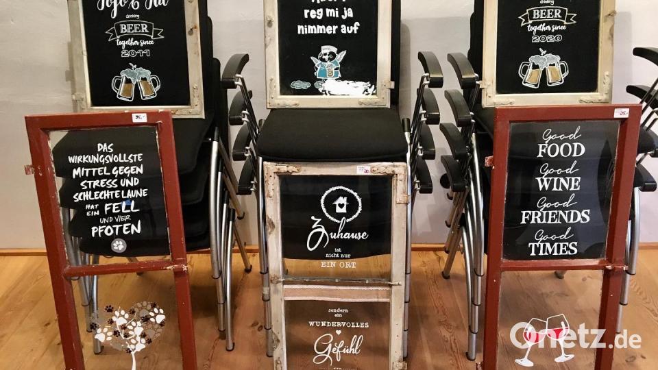 Die alten Fenster aus der Molzmühle haben eine neue Verwendung. So sehen die Kunstwerke aus. Bild: gri