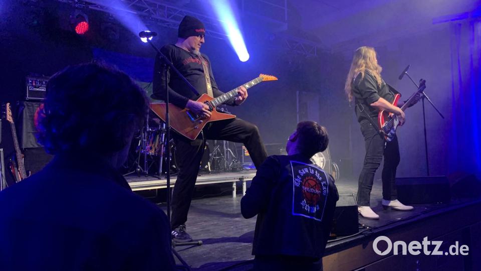 Rocken für Menschen, die vor dem Krieg aus der Ukraine geflüchtet sind: Acht Bands leisten ihren Beitrag und spielen ohne Gage. Bild: roa
