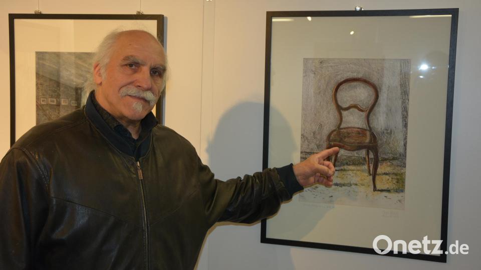 Jeff Beer mit einem seiner Aquarelle. Bild: jr