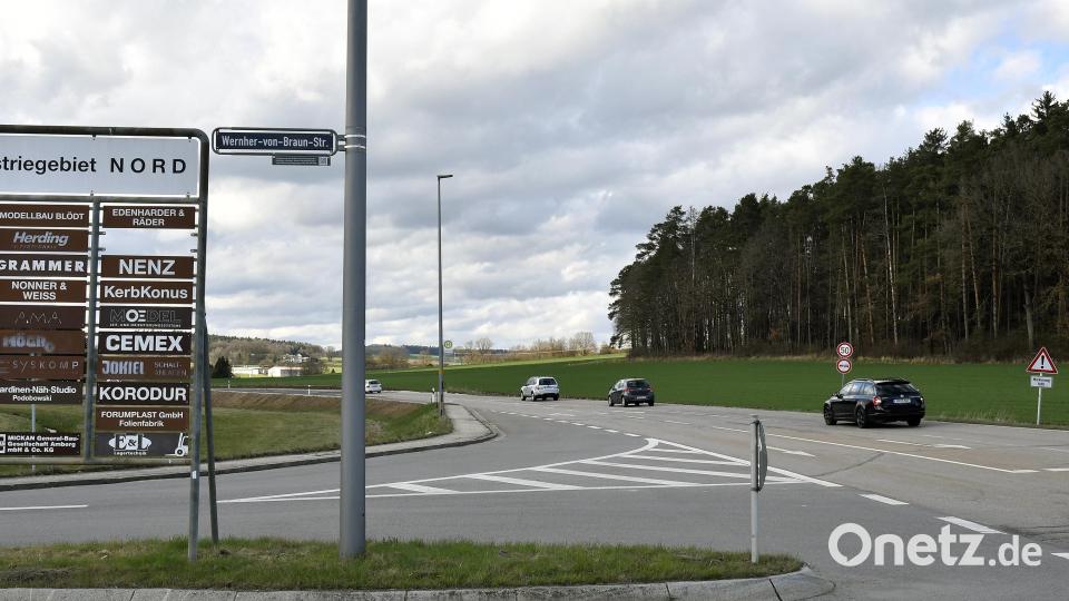 Die Kreisstraße AS 30 beim Industriegebiet Amberg-Nord wird ab Montag, 11. April, für den Verkehr gesperrt. Bild: Petra Hartl
