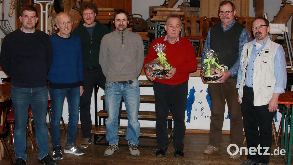Wahlen und Ehrungen bei der Trocknungsgenossenschaft Tirschenreuth: Im Bild von links Vorstandsvorsitzender Alois Riedl, Raimund Högen, Jonas Bierlein von der Ikom Stiftland, Alexander Wunderlich, Hermann Wunderlich, Hans Scheidler und Aufsichtsratsvorsitzender Rudolf Schmid. Bild: wro