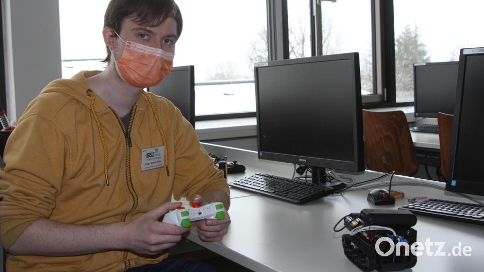 Andrew Kreger brachte per Computer-Software ein Mini-Kettenfahrzeug zum Laufen. Bild: wro