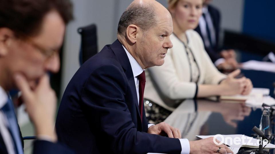 Die Ministerpräsidenten beraten mit dem Bundeskanzler, wie die Kosten für die Versorgung ukrainischer Kriegsflüchtlinge aufgeteilt werden sollen. Bild: Hannibal Hanschke/POOL AP/dpa