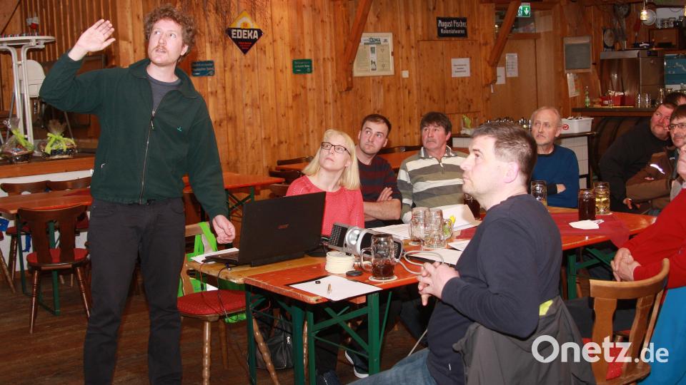 Seine Unterstützung versprach Jonas Bierlein, Projektmanager der Ikom Stiftland. Bild: wro