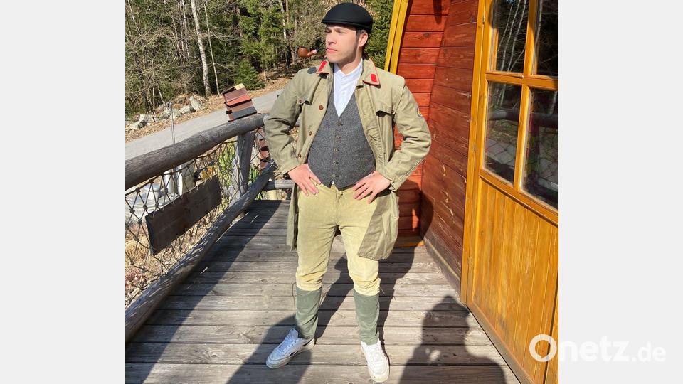 Alexander Kopp alias Sherlock Holmes ging in seiner Rolle als Chef-Ermittler der Pfadfinder auf. Bild: DPSG Stamm Sulzbach-Rosenberg/exb