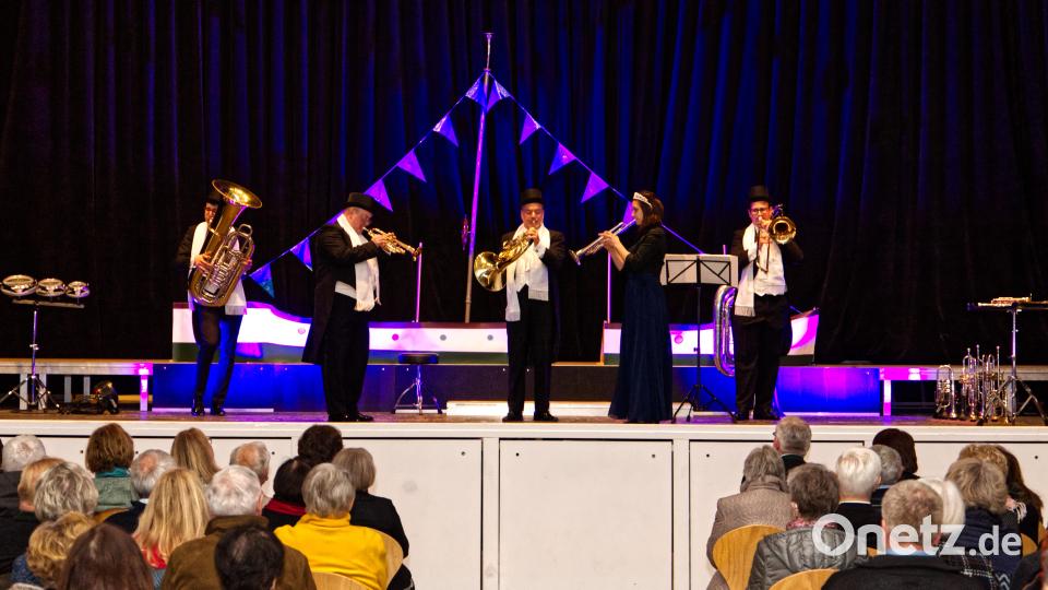 Harmonic Brass vor ihrem Donaudampfschiff. Bild: njn