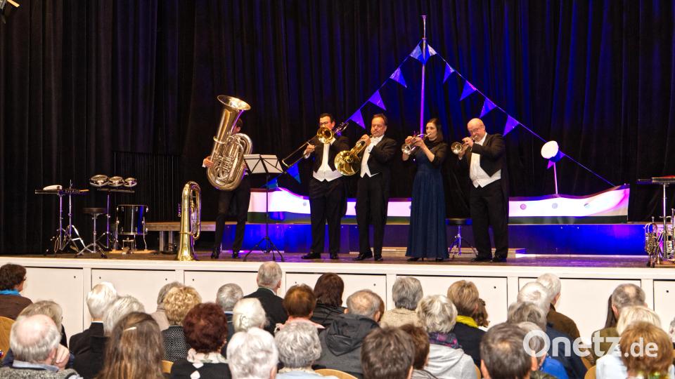 Harmonic-Brass auf der Bühne. Bild: njn
