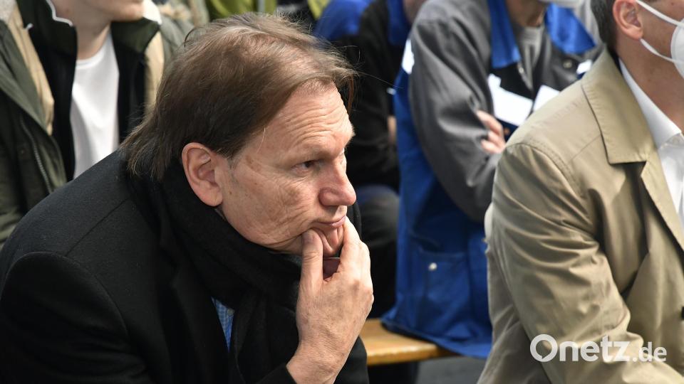 Trotz nachdenklicher Miene sieht Geschäftsführer Dr. Thomas Forster positive Signale für das Rohrwerk Maxhütte. Bild: Petra Hartl