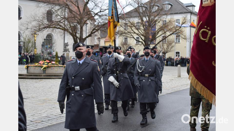 Einmarsch der Truppenfahne Bild: bnr